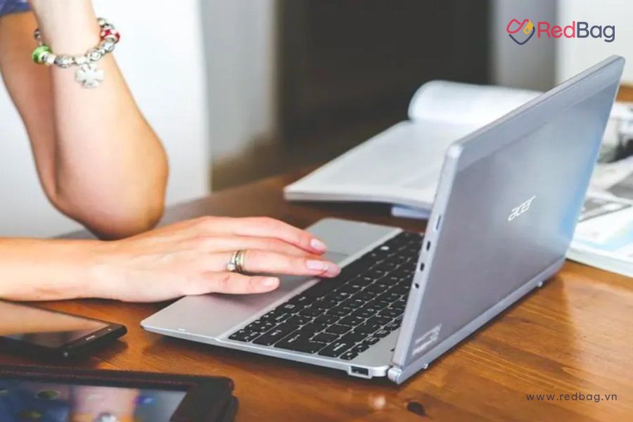 Hình ảnh hướng dẫn quy trình Nên mua Laptop hãng nào tốt và phù hợp tài chính của bạn? online 2026 - Bệnh Viện Chữ Thập Xanh