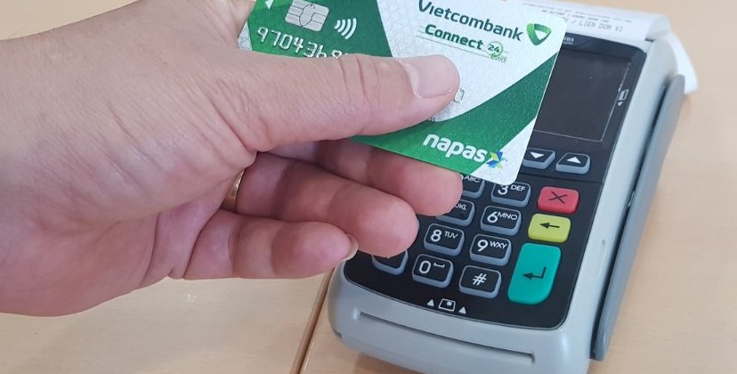 Hình ảnh hướng dẫn quy trình Thẻ ghi nợ Vietcombank là gì? Biểu phí thẻ 2023 online 2026 - Bệnh Viện Chữ Thập Xanh